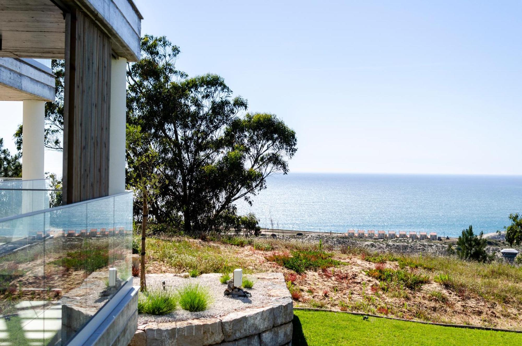 Mar A Vista - Condominium With Pool, Gym And Sea Views Nazare Room photo
