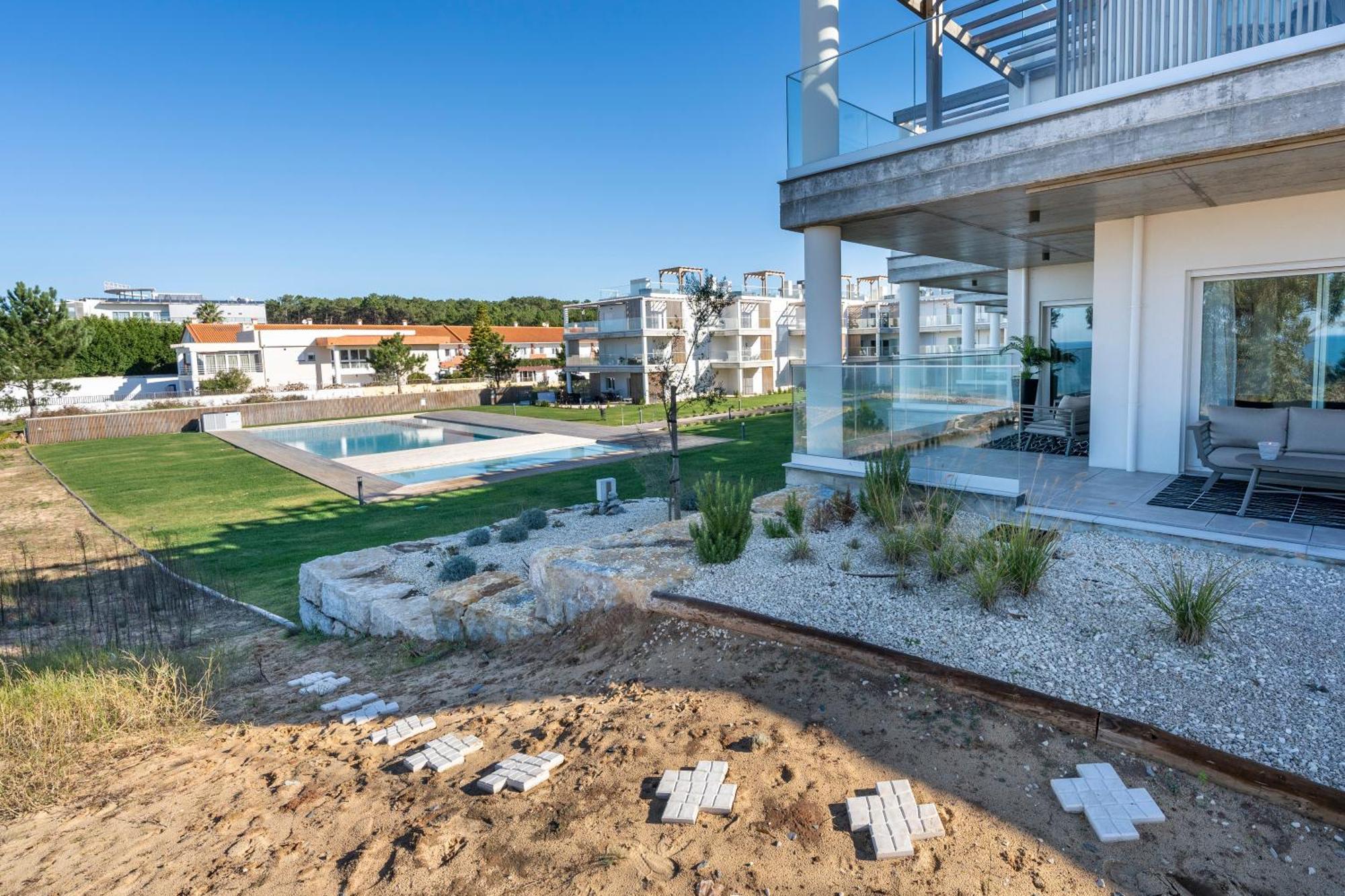 Mar A Vista - Condominium With Pool, Gym And Sea Views Nazare Room photo
